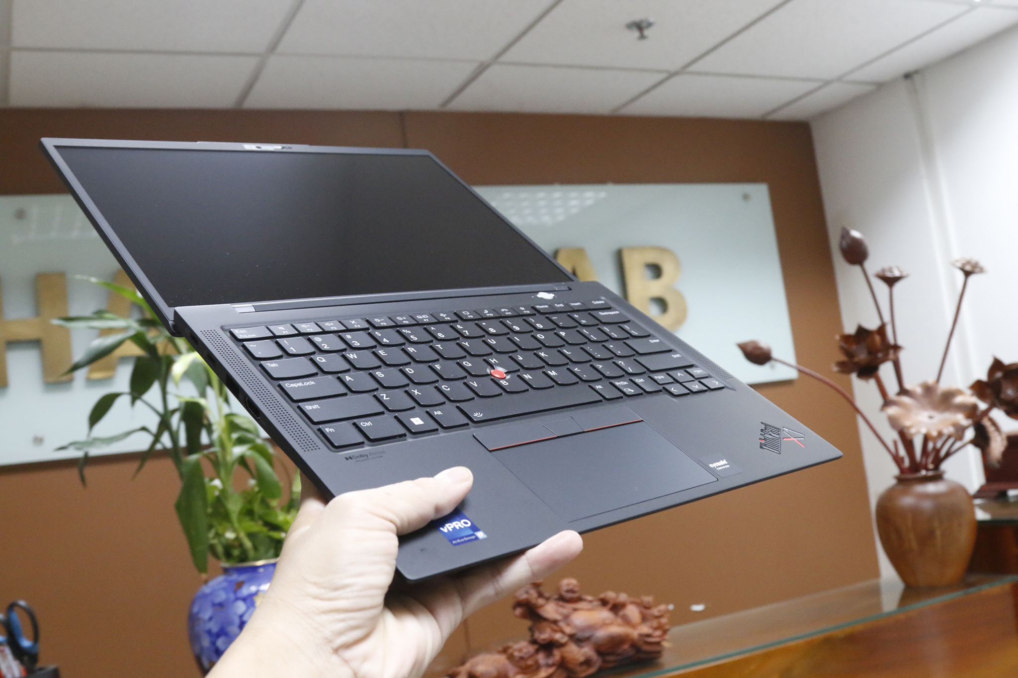 ThinkPad X1 Carbon Gen 10/ Core i7-1260P/ 16 GB/ 512GB/ Windows 11 Pro -  Bán Laptop nhập Mỹ - Đặt cấu hình Laptop từ web nhà sản xuất