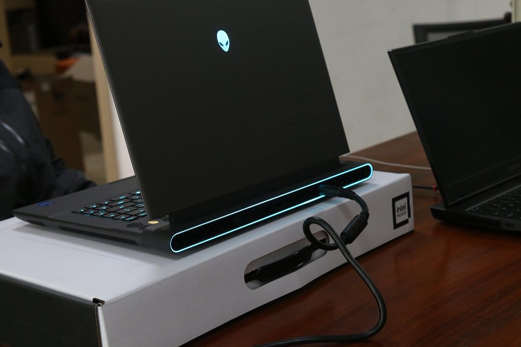 Alienware m16 R1 Core i7-13700HX RTX 4070 - U.S.A Giá Bán Tốt